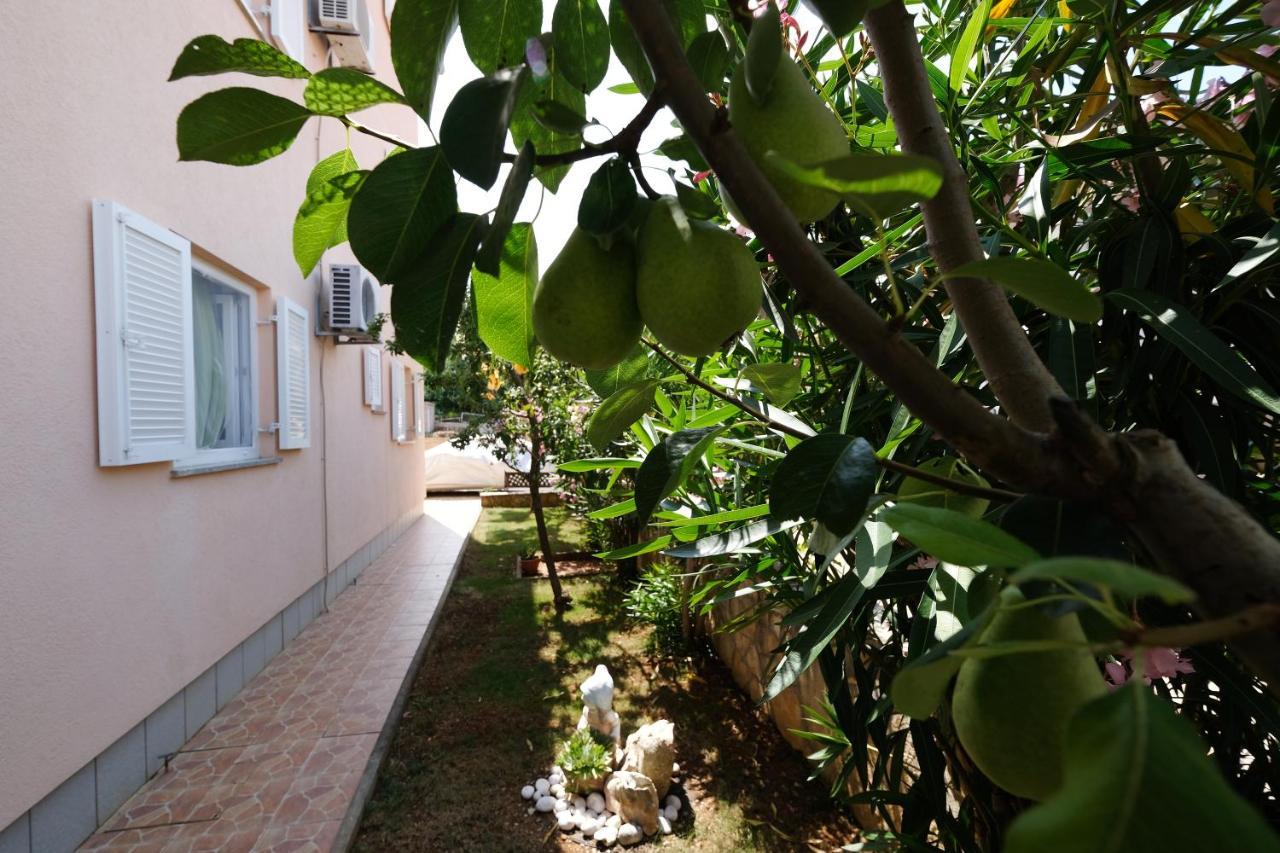 Apartments Coral, Klimno, Island Krk Luaran gambar